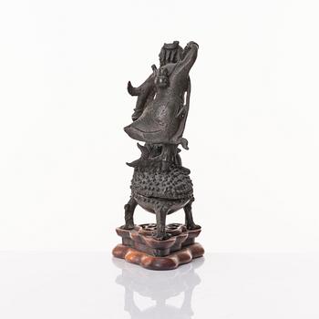 A bronze sculpture/censer with cover, Qing dynasty, 19th century.