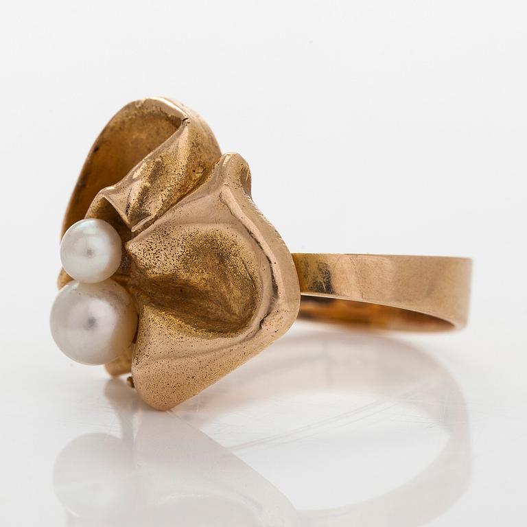 Björn Weckström, ring "Brutet löv", 14K guld och odlade pärlor. Lapponia 1971.