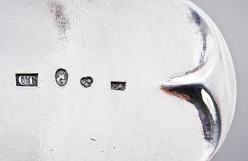 RAGUSKEDAR, ett par, silver, Carl Tengstedt, Göteborg, 1831. Vikt 225 g.