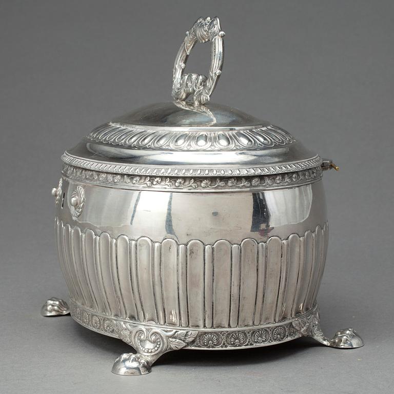 SOCKERSKRIN, silver, empire, Jakob S. Lundberg, Stockholm 1833. Vikt ca 783 gram.