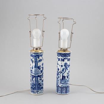 Two blue and white vases, turned into table lamps, Qing dynasty, late 19th century.