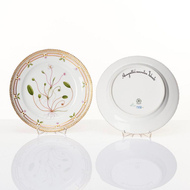 Assietter, 12 stycken, porslin. "Flora Danica", Royal Copenhagen, Danmark, 1900-tal.