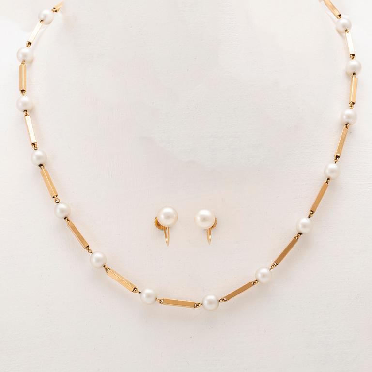 A set of 18K gold necklace and earrings with cultured pearls.