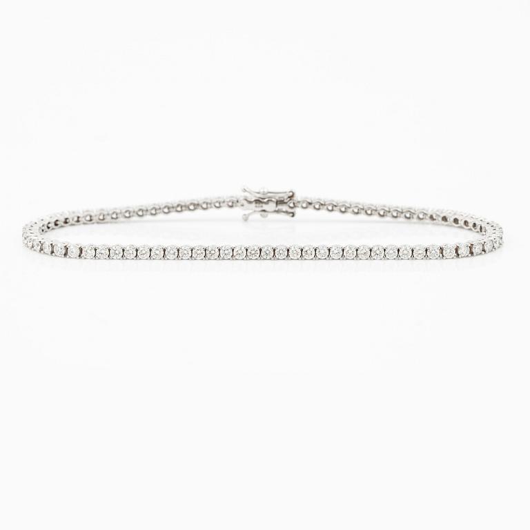 Tennis bracelet 18K white gold with round brilliant-cut diamonds.