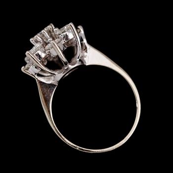 RING, 14 k vitguld, briljantslipade diamanter tot ca 1.65 ct.