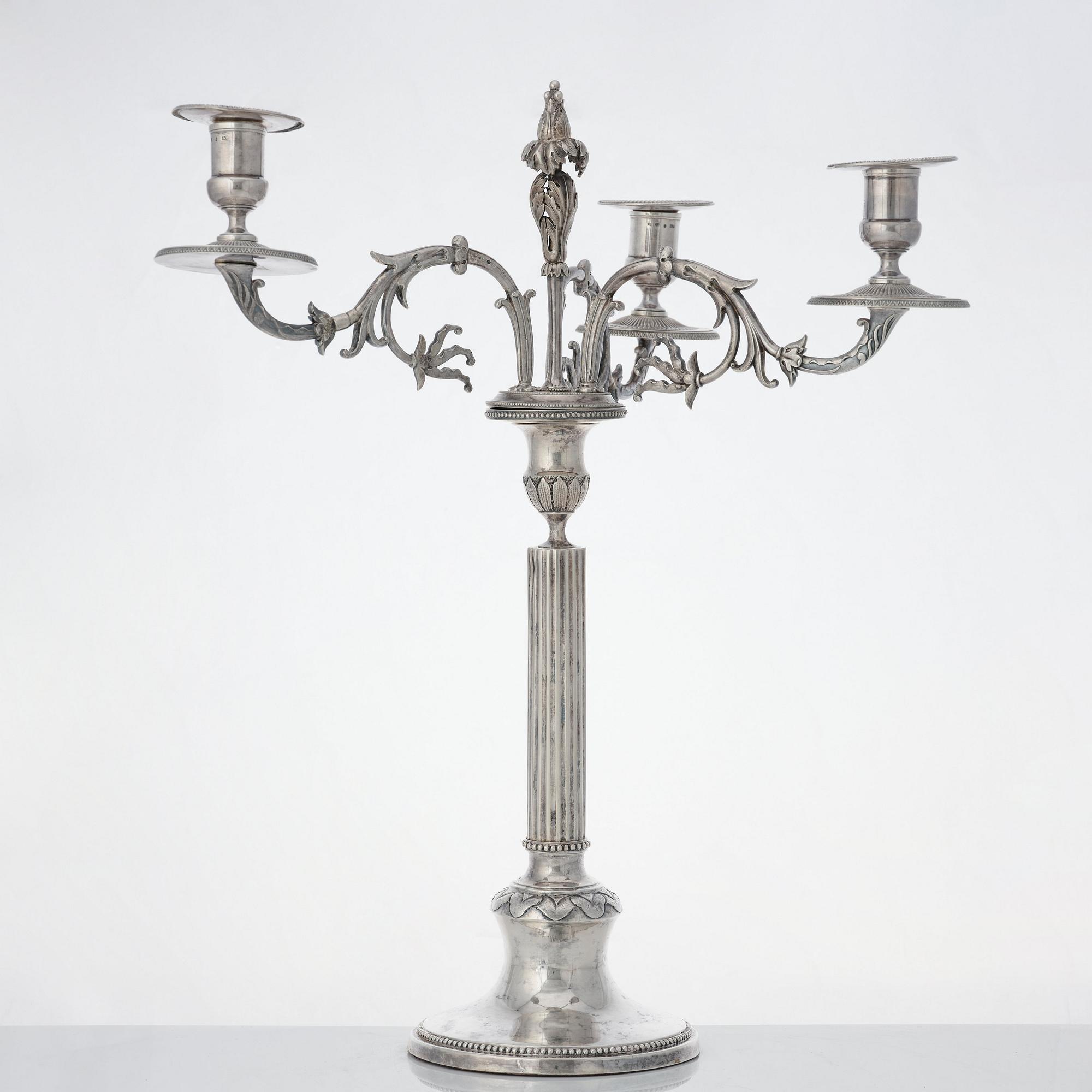 Anders Isleben, kandelabrar för tre ljus, ett par, silver, Norrköping 1793. Gustavianska.