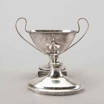 SOCKERSKÅL på FOT, silver, 1796, troligen Anders Risén, Göteborg. Vikt 600 gram.