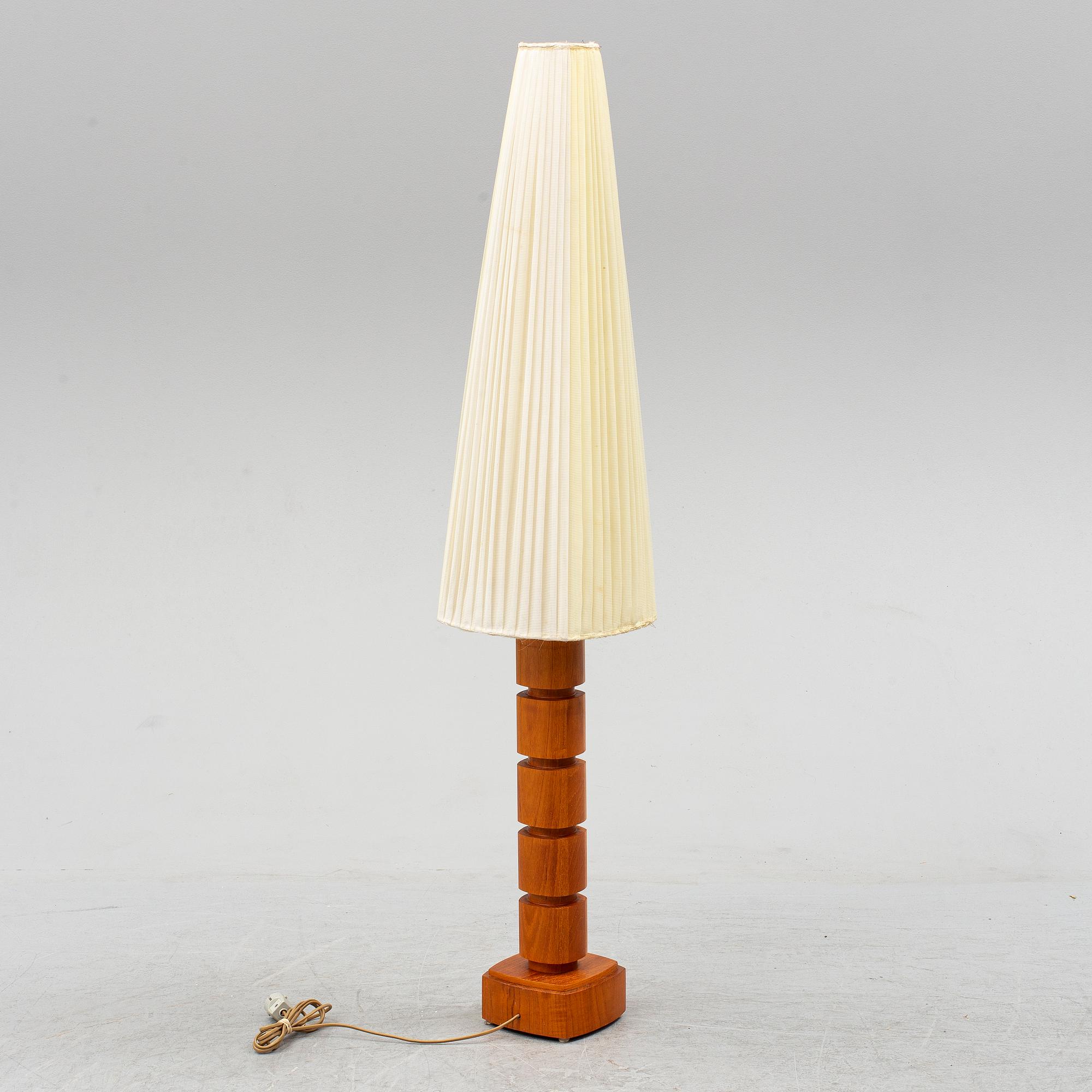 A Möllers Armatur Teak and brass lamp, Eskilstuna, mid 20th Century.