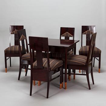 Bernhard Häkli, A Finnish Jugend table and six chairs, Vihdin Puuseppäin Huonekaluliike 1911.