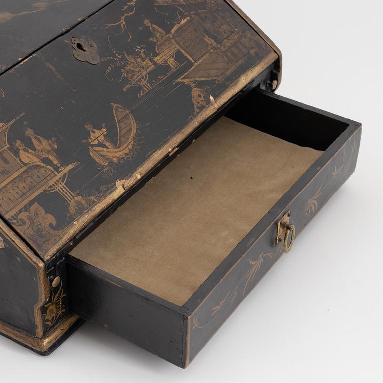 A Chinese writing casket, 19th century.