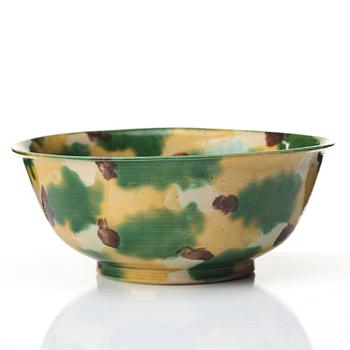 An egg and spinach bowl, Qing dynasty, Kangxi (1662-1722).