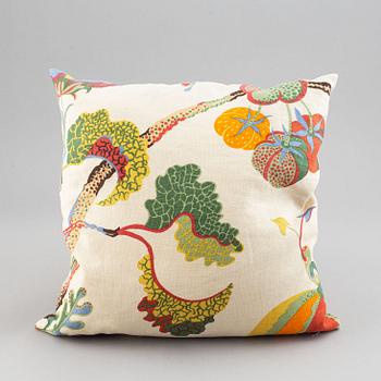 Josef Frank, Tyg samt kuddar, "Vegetable tree", Firma Svenskt Tenn.