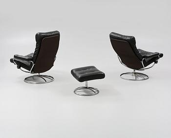 FÅTÖLJER, ett par, samt FOTPALL, Ekornes, Norge, 1900-talets andra hälft.