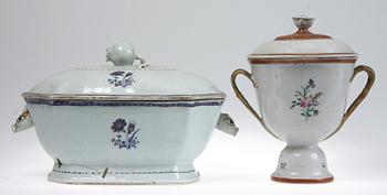 TERRIN samt LOCKPOKAL, porslin, Kina, 1700/1800-tal.