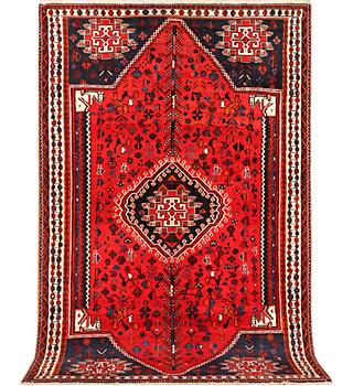 A Kashgai carpet a. 280 x 183 cm.
