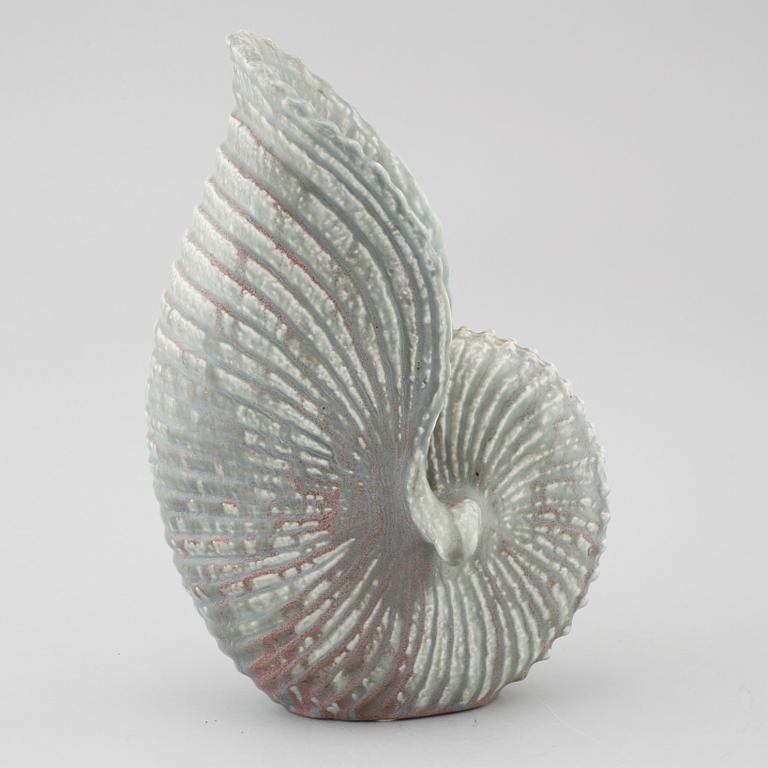 GUNNAR NYLUND, a stoneware shell for Rörstrand.
