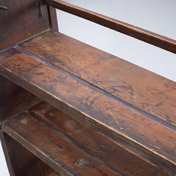 A plate rack, 19th Century.