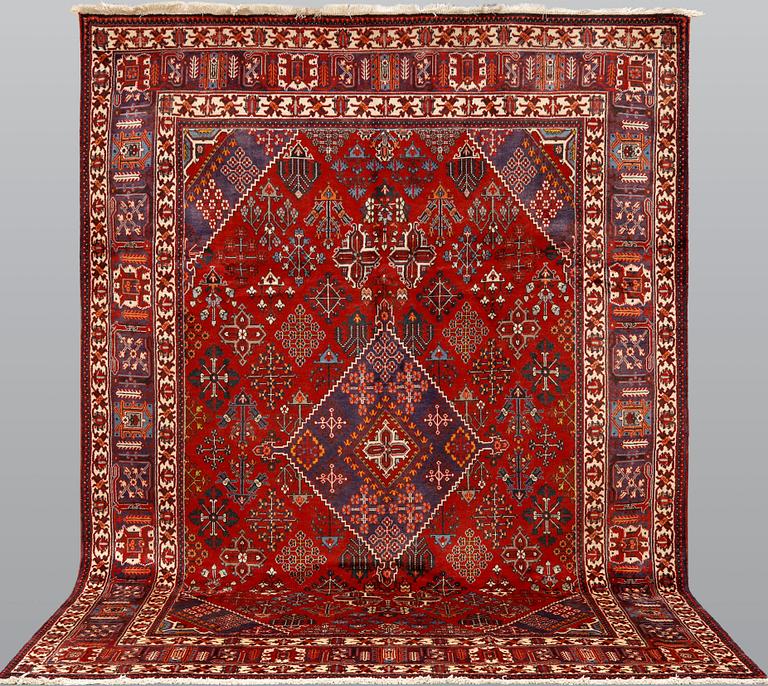 A Joshagan carpet, ca 326 x 230 cm.