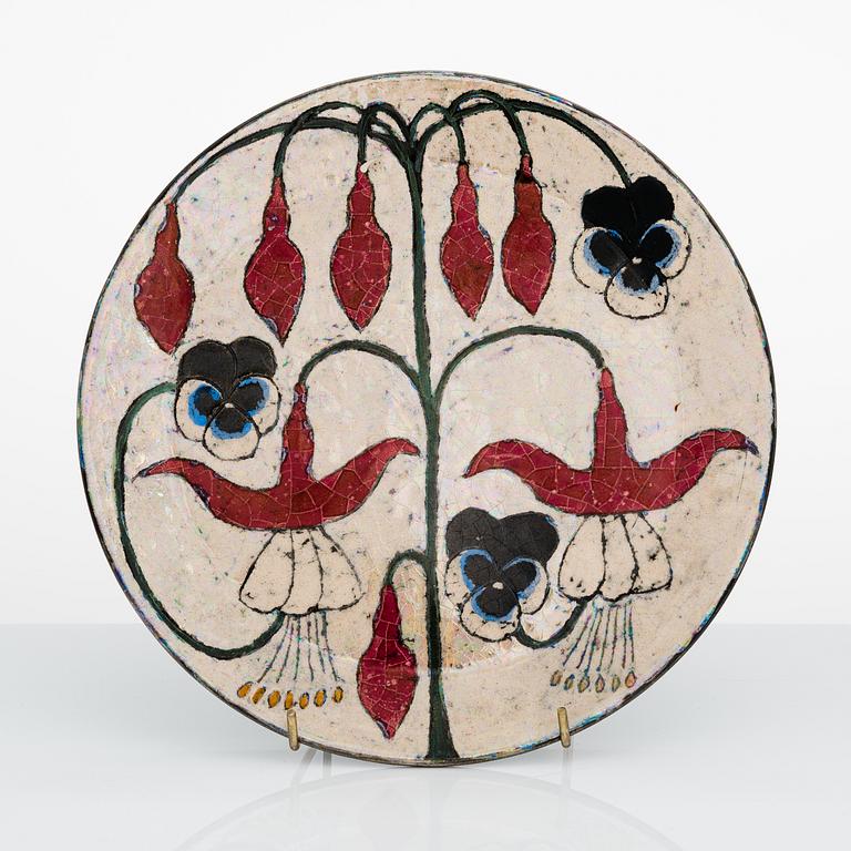 BIRGER KAIPIAINEN, a decorative plate signed Kaipiainen Arabia.
