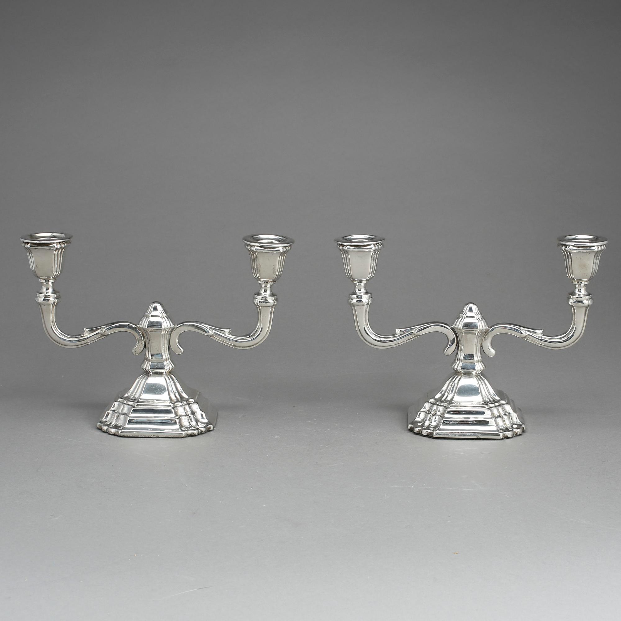 KANDELABRAR, ett par, silver. svenska importstämplar. 1900-talets första hälft.
