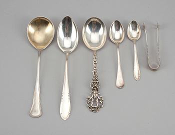 BESTICKSERVISDELAR, 25 delar, silver, C G Hallberg, Stockholm, 1900-talets första hälft. Totalvikt 1060 gram.