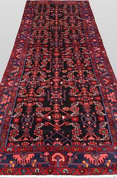 Gallerimatta, Hamadan, ca 423 x 113 cm.