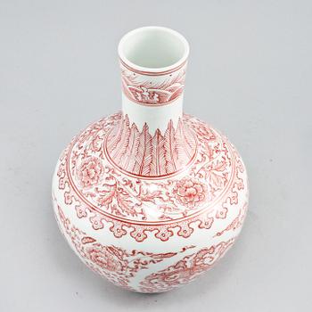 VAS, porslin, Kina, 1900-tal.