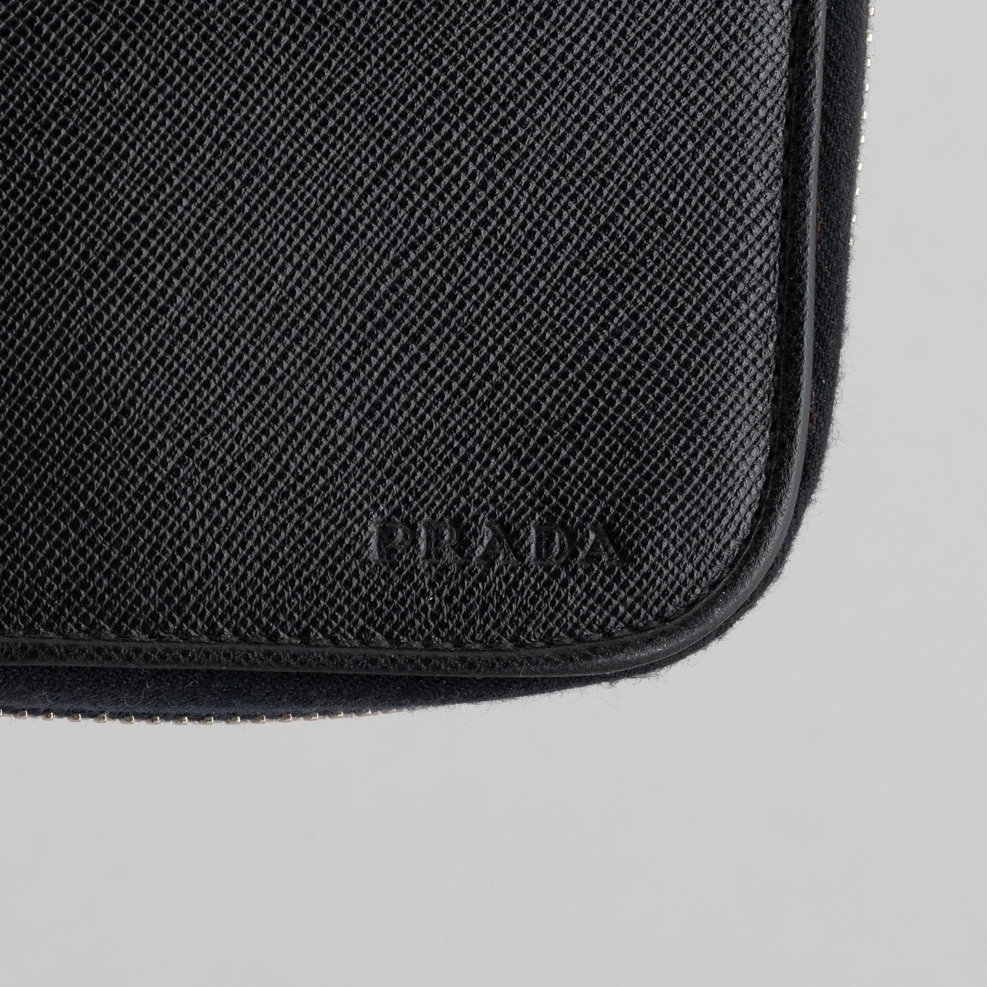 Prada, tie-case.
