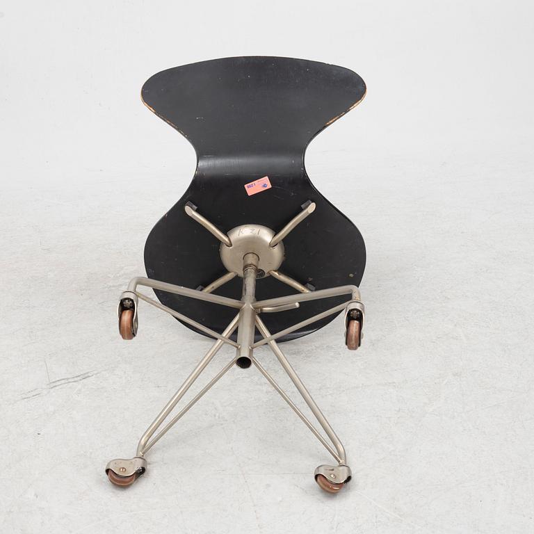 Arne Jacobsen, skrivbordsstol, "Sjuan", Fritz Hansen, Danmark, 1950/60-tal.