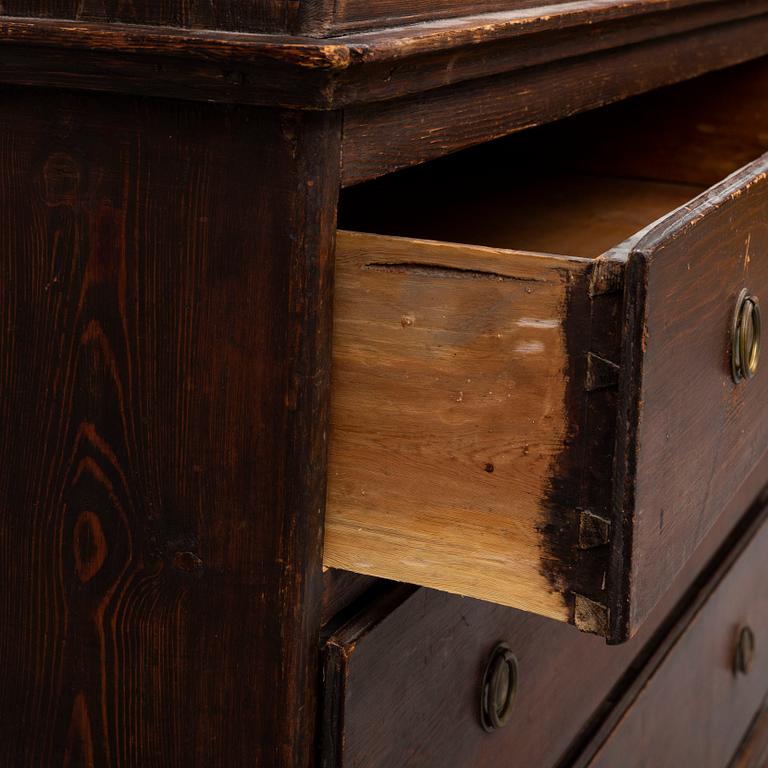 CHEST OF DRAWERS, second half of the 19th century.