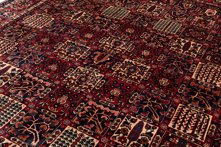 Carpet, Bakhtiari, approx. 380 x 305 cm.