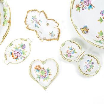 Mat-, kaffe- och teservis, 111 delar, "Queen Victoria", Herend, Ungern.