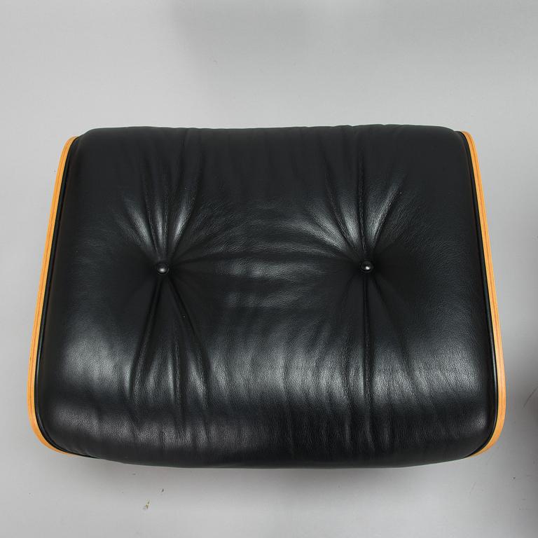 Charles ja Ray Eames, nojatuoli ja rahi, "Lounge chair", Vitra 2006.