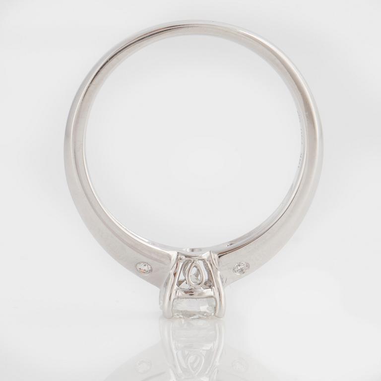 RING, med briljantslipade diamant ca 0.50 ct.