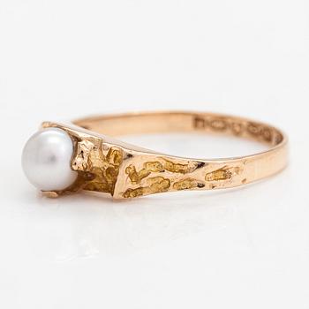 Björn Weckström, A 14K gold and cultured pearl ring 'Small word' for Lapponia 1969.