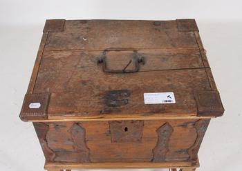 KISTA PÅ BENSTÄLLNING, barock/barockstil.