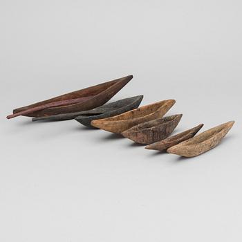 OFFERBÅTAR, sex st samt två paddlar.