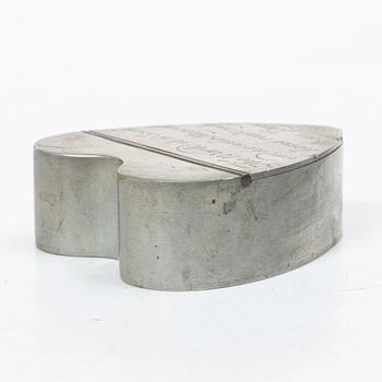 Estrid Ericson, askar, ett par, tenn, modell A1022 samt 364, Firma Svenskt Tenn, Stockholm 1949.