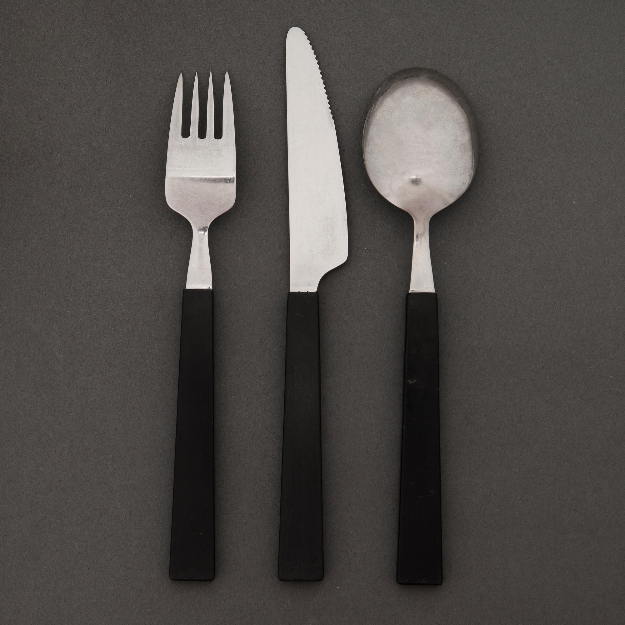 BERTEL GARDBERG, BESTICKSERIE, 32 delar, "Triennale", Fiskars. Formgivna 1956-57.