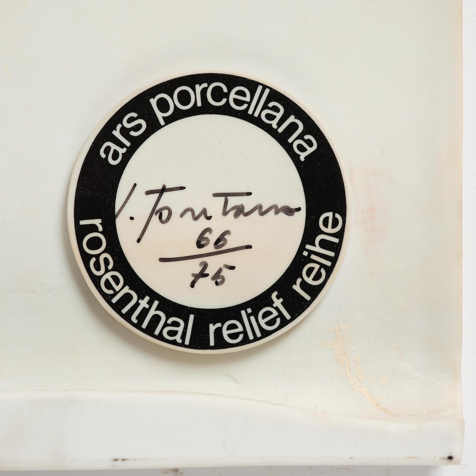 Lucio Fontana, ”Concetto Spaziale Taglio”.