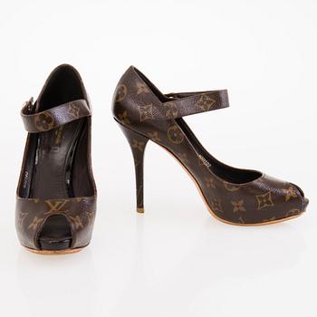 LOUIS VUITTON Monogram Ritual Mary-Jane Pumps in size 38.5.