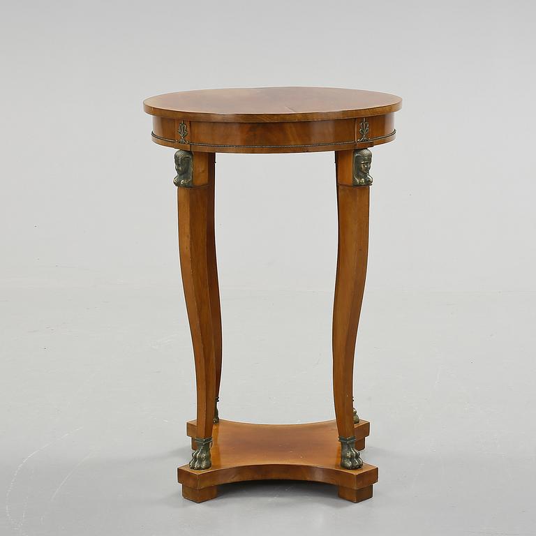 BORD, empirestil. Omkring 1900.