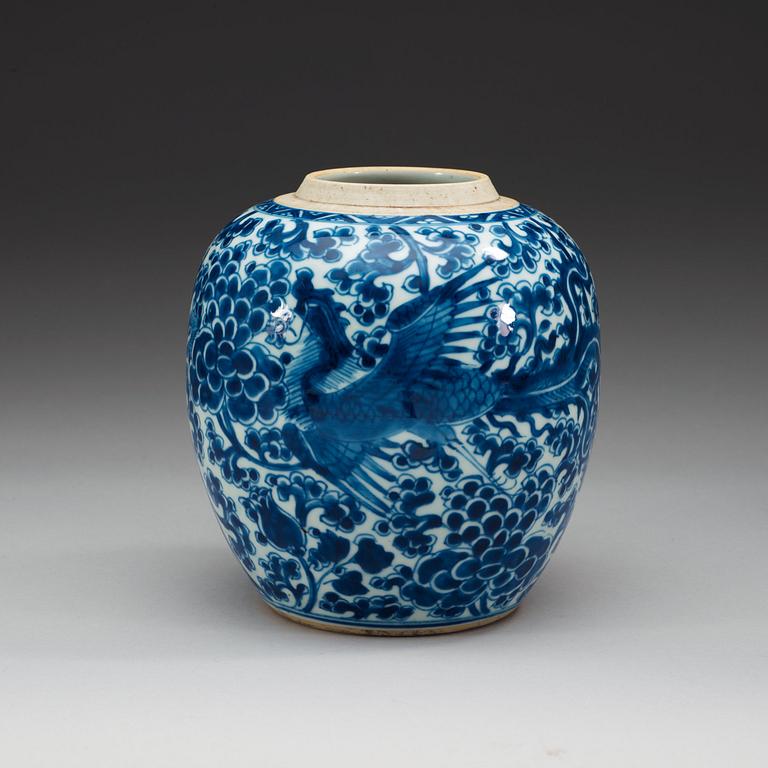 A blue and white jar, Qing dynasty, Kangxi (1662-1722).