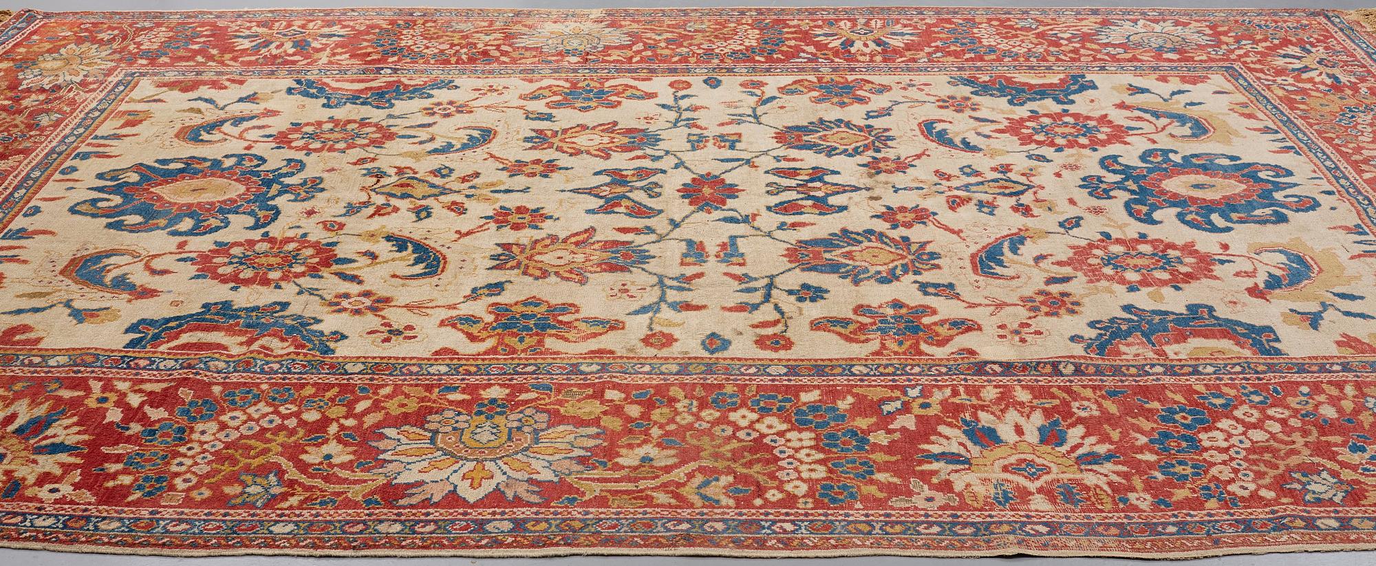 A CARPET, an antik Ziegler Mahal, ca 419,5 x 323,5 cm (as well as 1 cm flat weave at the ends).