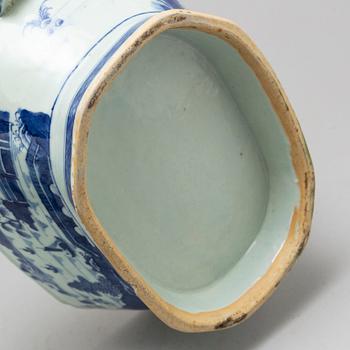 A blue and white part dinner service, Qing dynasty, 19th Century.