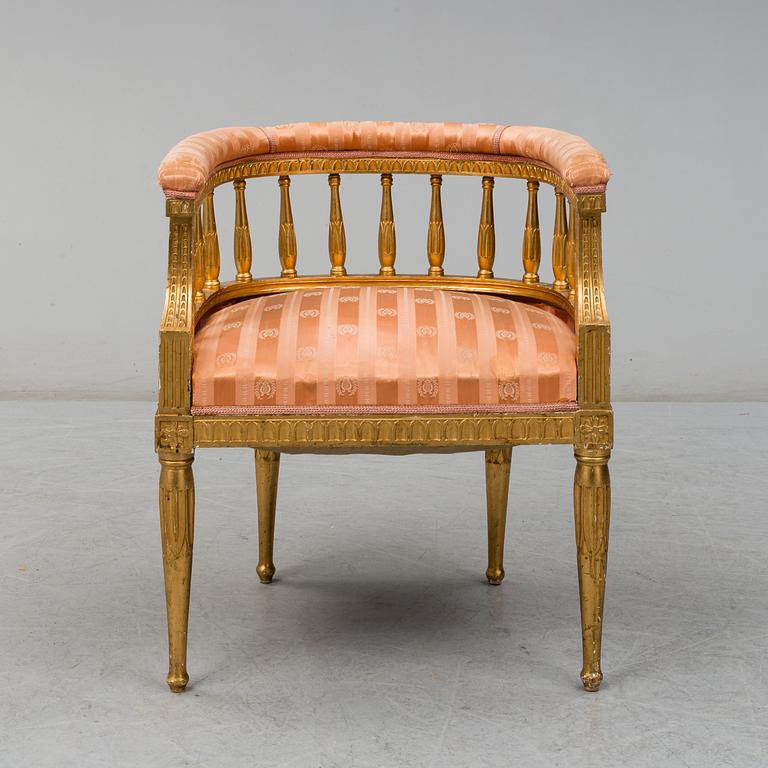 An early 20th century arm chair.