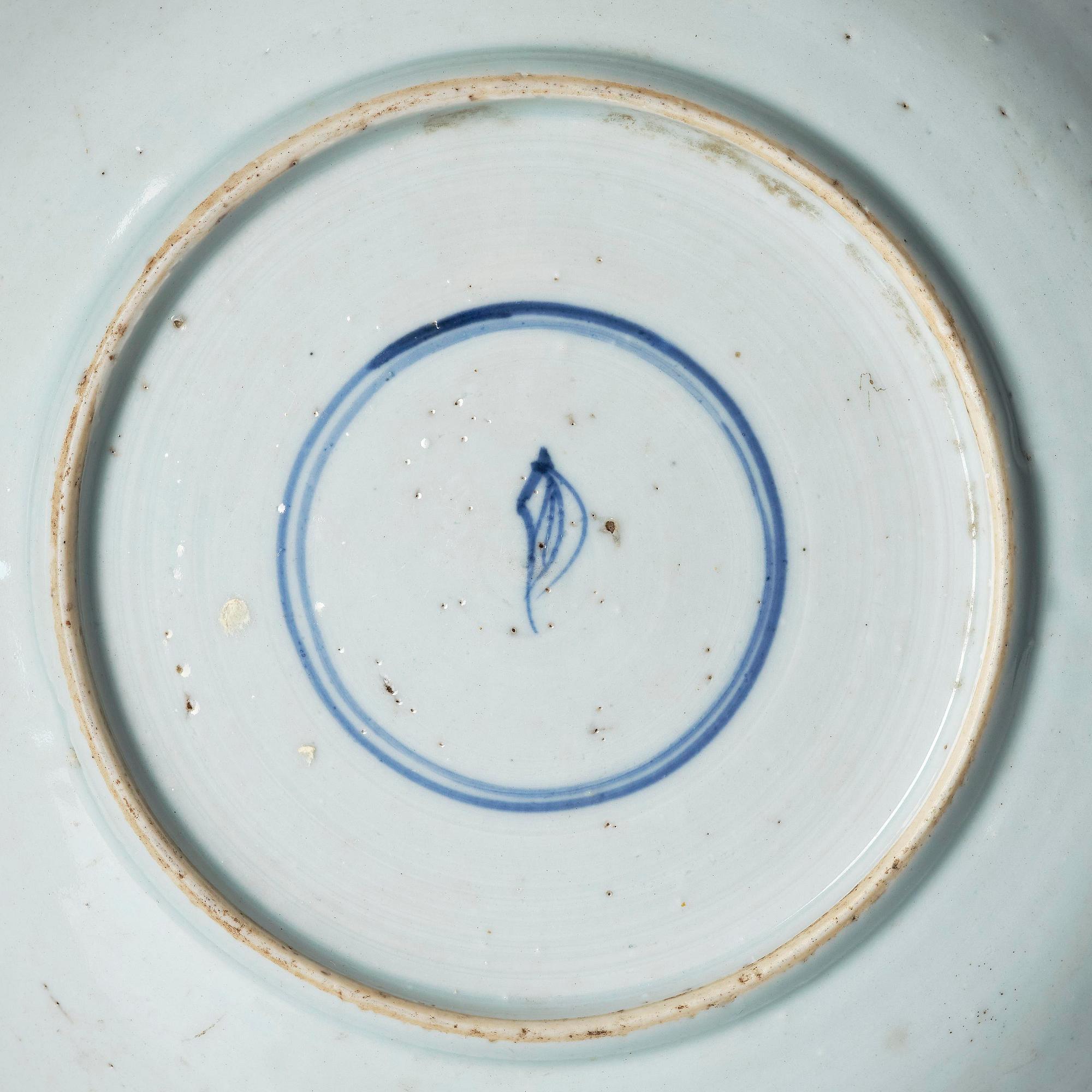 A pair of famille verte dishes, Qing dynasty, Kangxi (1662-1722).