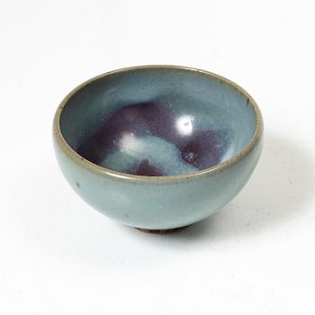 A Chinese Jun glazed bowl with a purple splash, late Qing dynasty / early 1900s.
