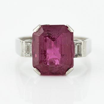 Ring, Atelier Ajour, 18K white gold with pink tourmaline and baguette-cut diamonds.