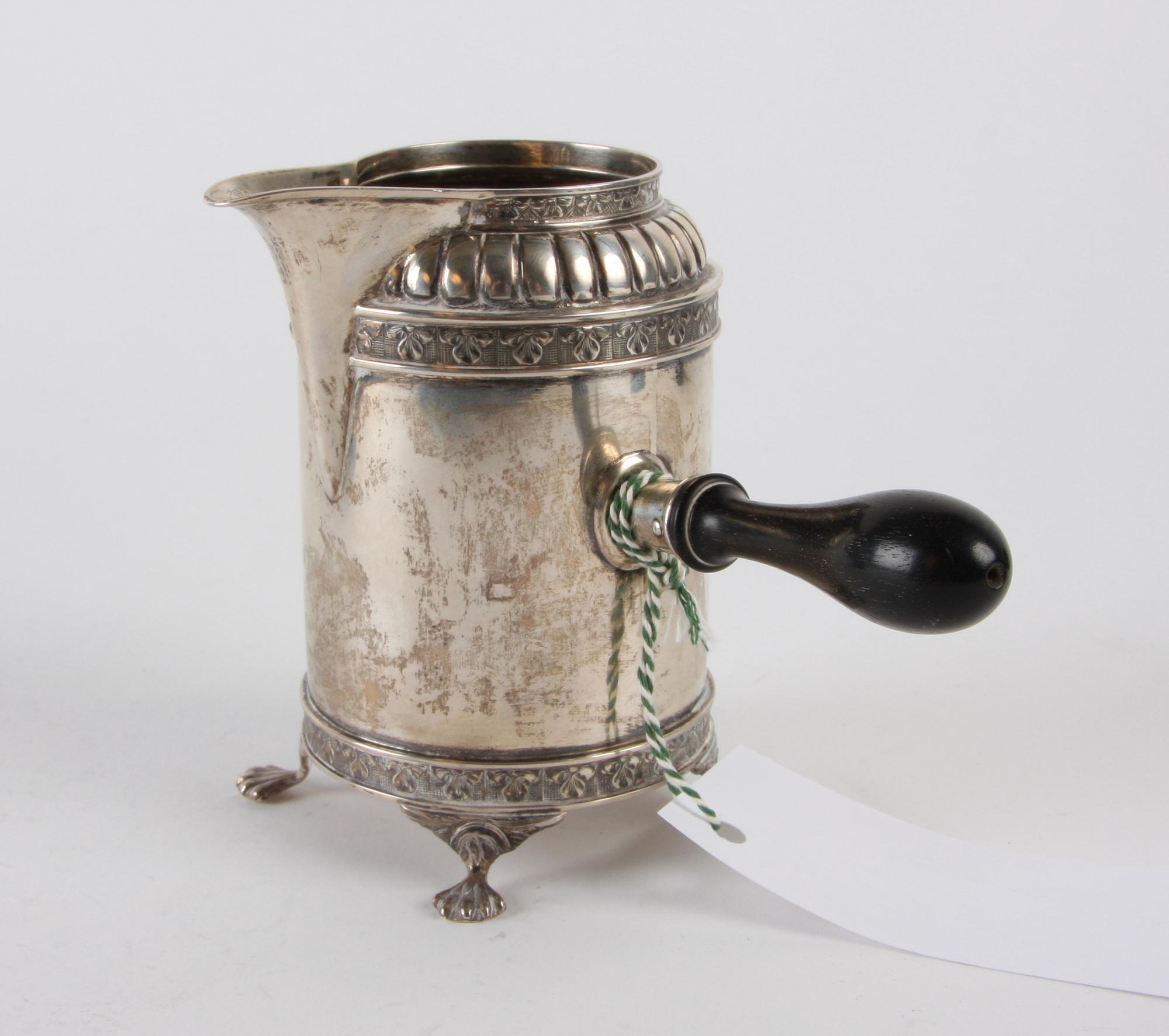 GRÄDDKANNA, silver, Bernt Erlandsson, Kristianstad, 1906 och SERVIETTRINGAR, 3 st.